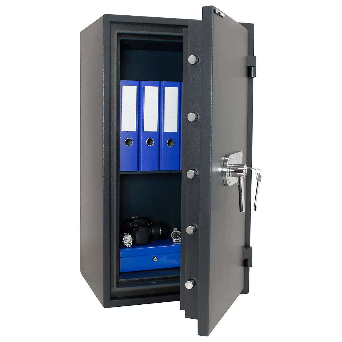 Armoire en acier ouverte avec documents et appareil photo. La porte est ouverte, trois dossiers bleus sont visibles.