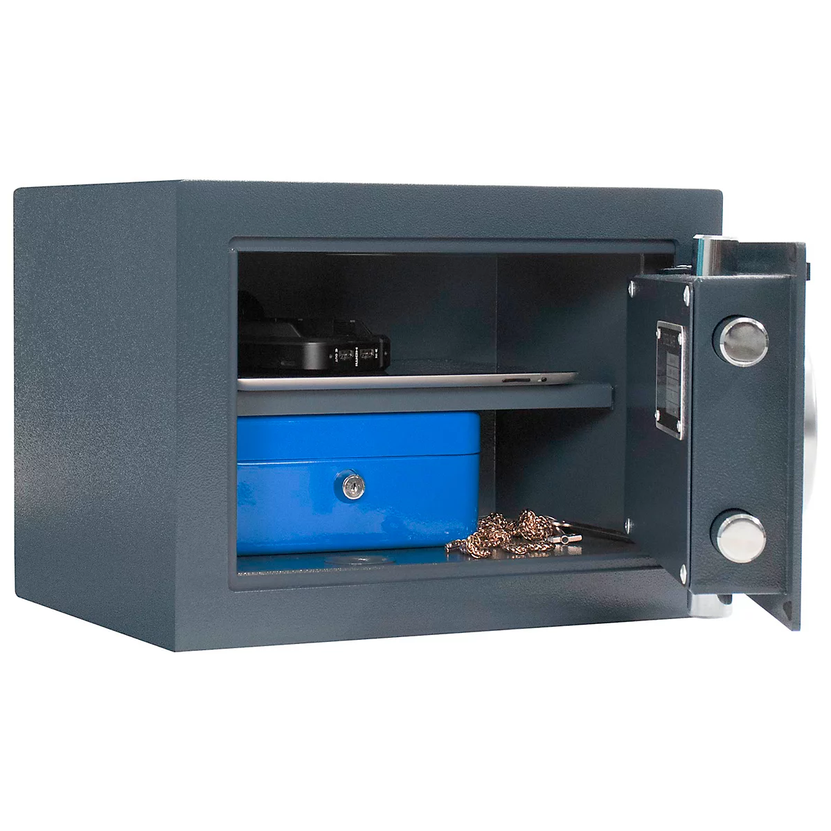Coffre-fort gris ouvert avec boîte bleue, ordinateur portable et bijoux.