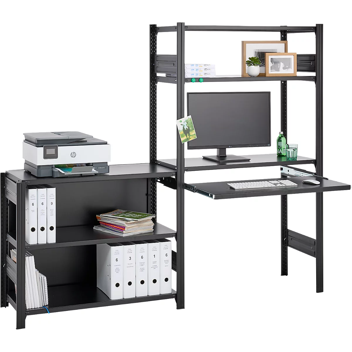 Bureau avec étagères intégrées, imprimante et moniteur, sur fond blanc.