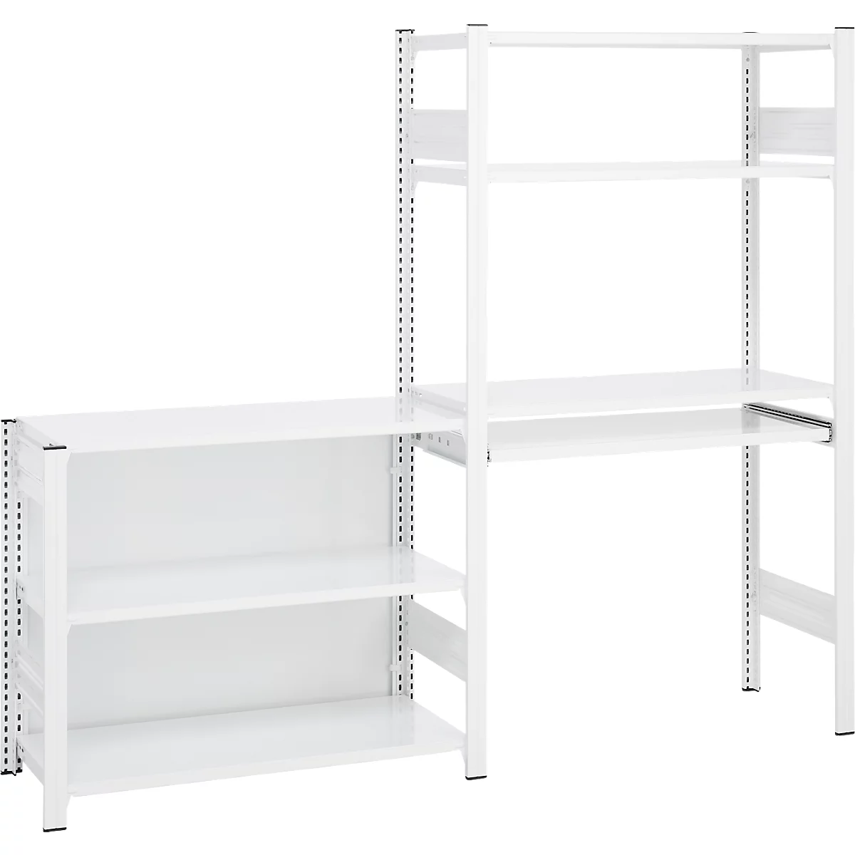 Une étagère blanche à plusieurs niveaux pouvant servir de bureau. Deux étagères sont disposées à gauche et le bureau à droite.