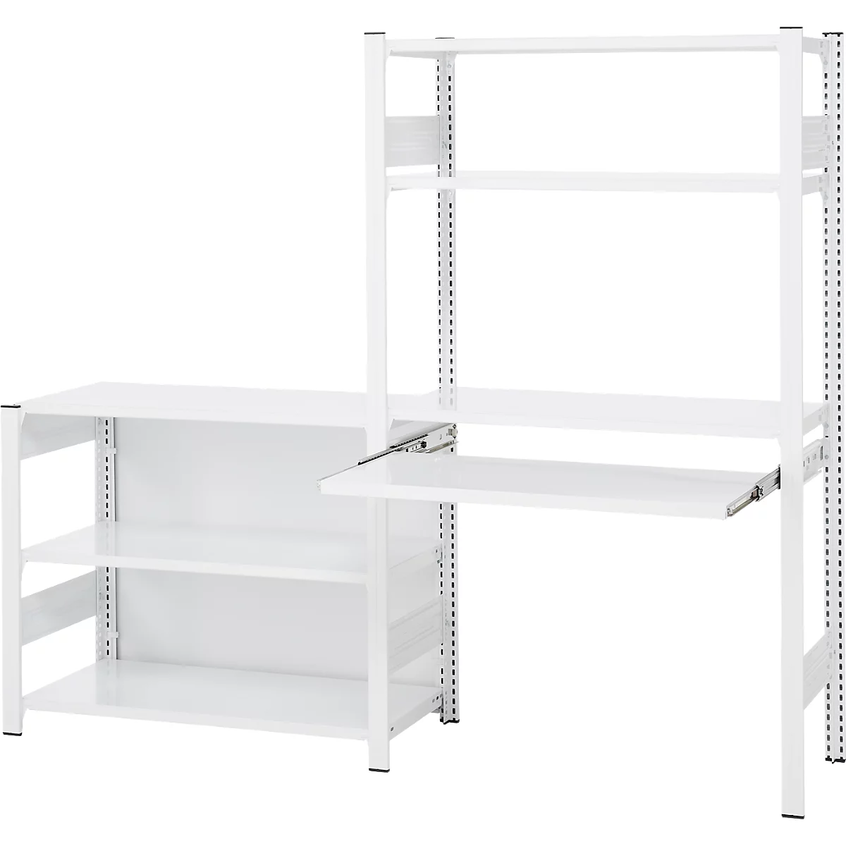 Un bureau d'angle blanc et minimaliste, avec des étagères et une table coulissante, sur fond blanc.