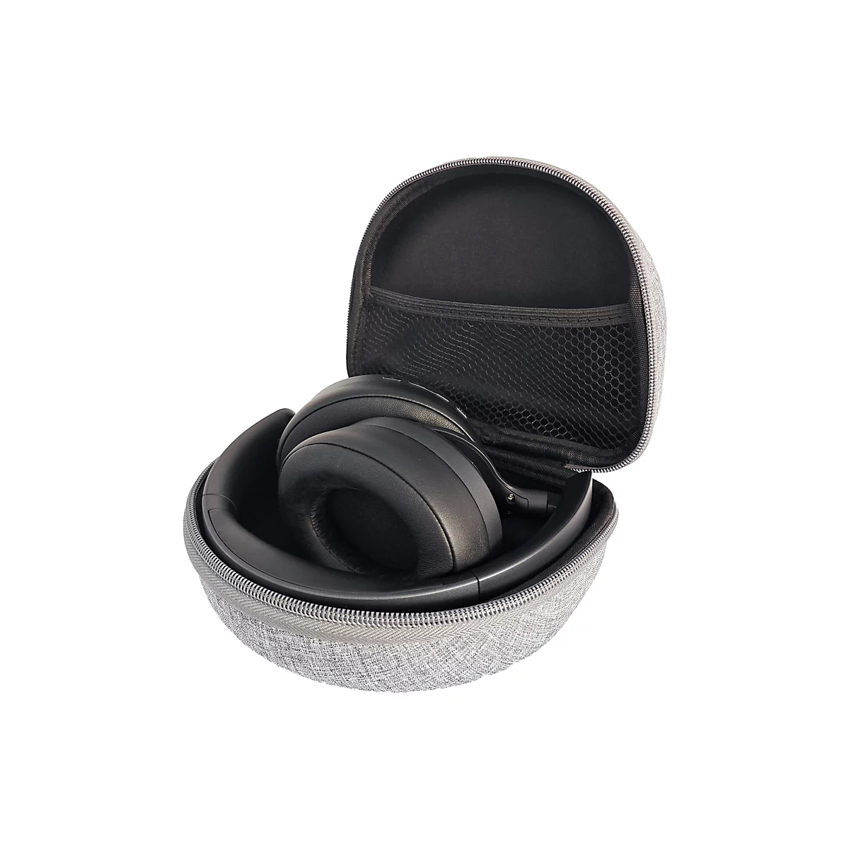 Schwarze Over-Ear-Kopfhörer in einem geöffneten, grauen Textil-Hardcase mit Reißverschluss.