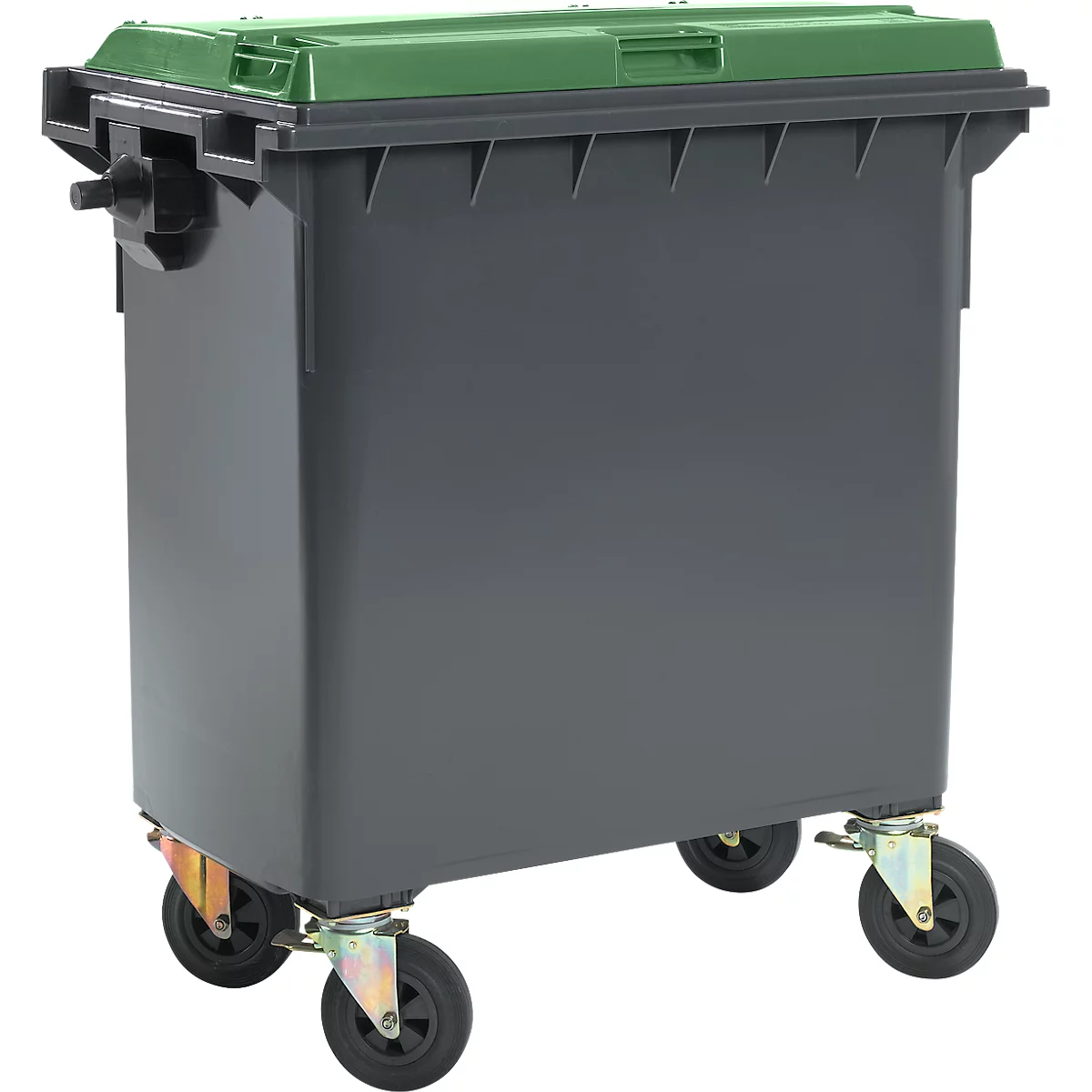 Contenedor de basura gris grande con tapa verde y ruedas. Hay un asa en el lateral.