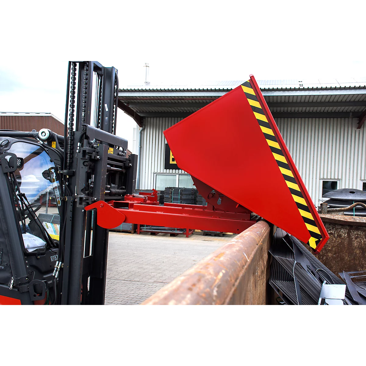 Conteneur basculant automatique Bauer type 4A 600, 3 points de déverrouillage, système de roulement, capacité 0,6 m³, jusqu'à 1000 kg, galvanisé