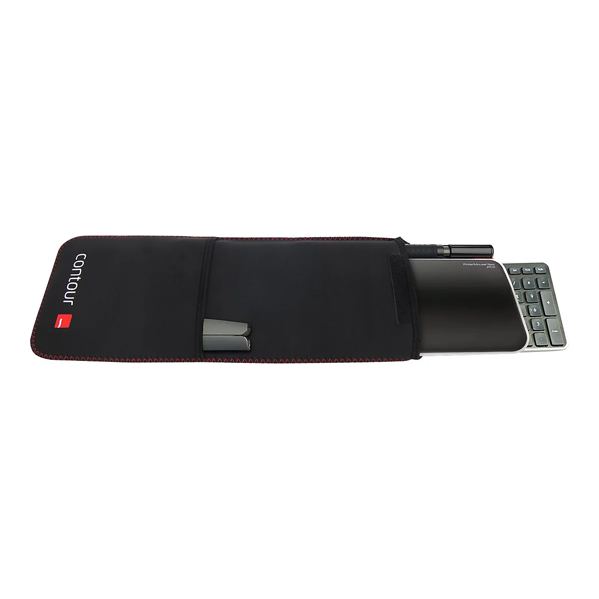 Schwarze Neoprentasche mit rotem Nahtdetail und Contour-Logo, in der eine RollerMouse Red plus verstaut ist.