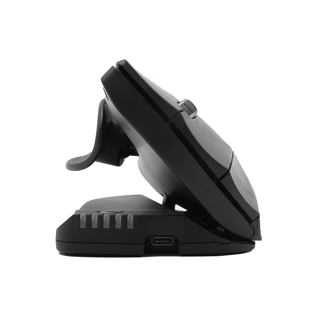 Seitenansicht einer schwarzen, vertikalen Ergonomie-Maus mit Daumenauflage vor weißem Hintergrund.