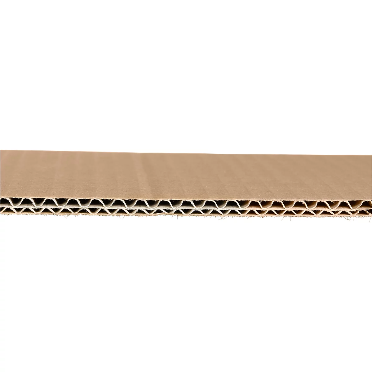 Close-up of corrugated cardboard, consisting of two brown cardboard layers with a wavy middle layer.