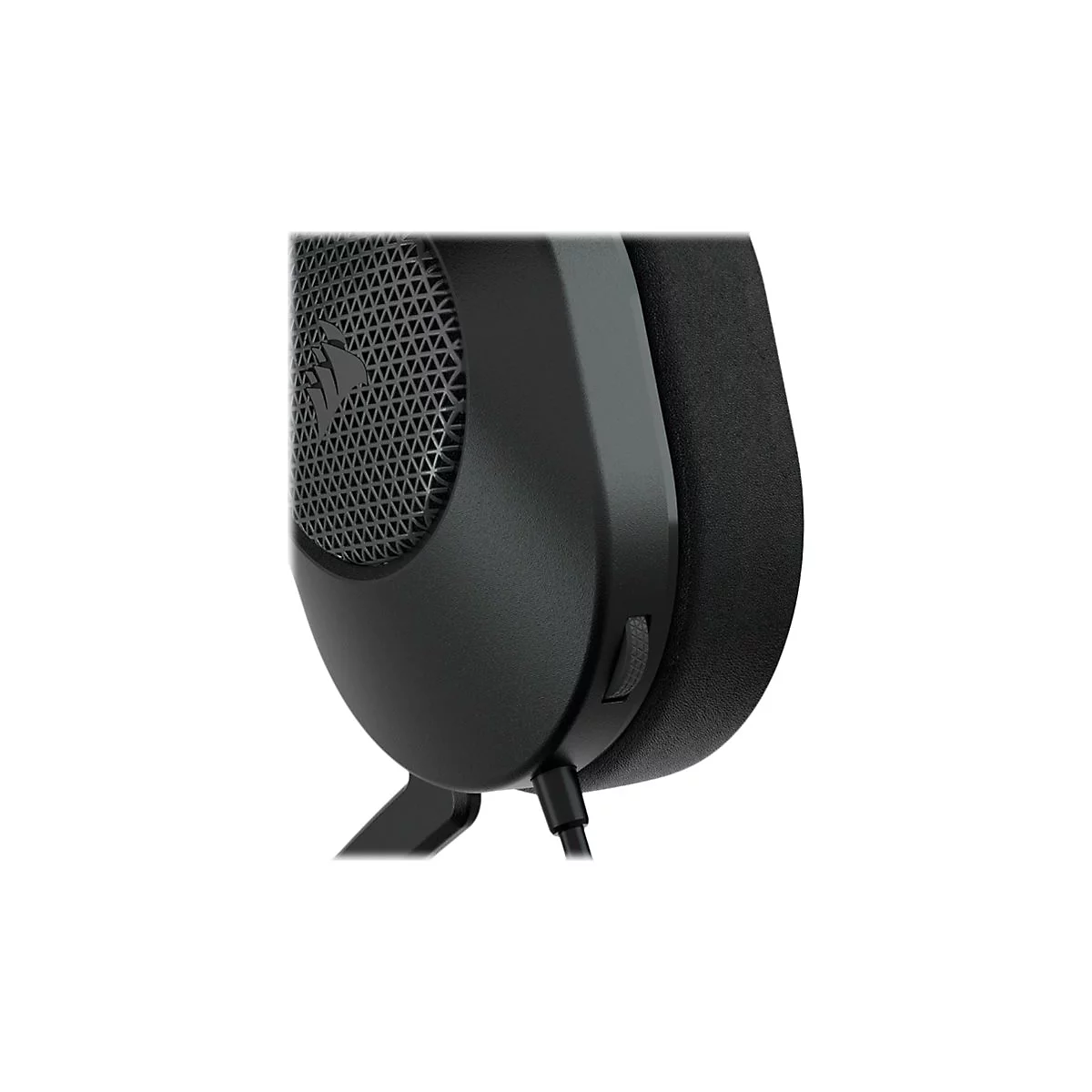 Nahaufnahme einer schwarzen Gaming-Headset-Ohrmuschel mit Corsair-Logo und Lautstärkeregler.