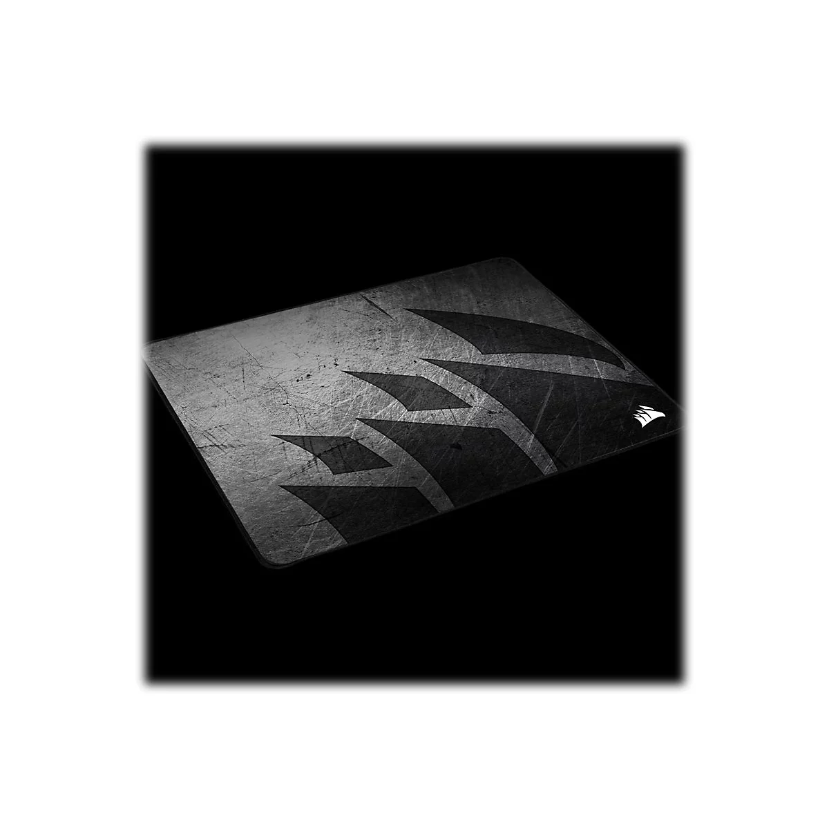 Graues Mauspad mit schwarzen Logos auf schwarzem Hintergrund. Corsair-Logo rechts unten.