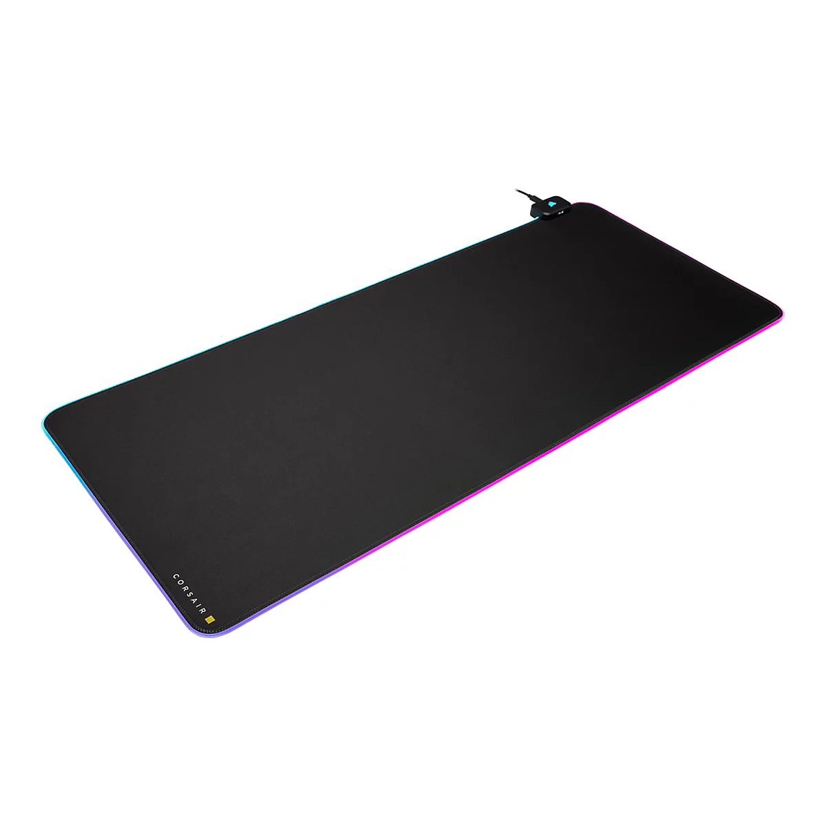 Schwarzes Gaming-Mauspad mit RGB-Beleuchtung am Rand. Oben rechts ein Kabelanschluss. Marke Corsair.