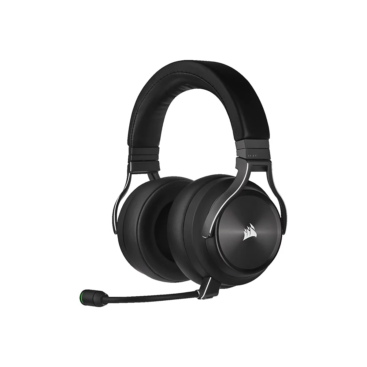 Schwarzes Over-Ear-Headset mit Mikrofon, silbernen Details und Markenlogo. Der Hintergrund ist weiß.