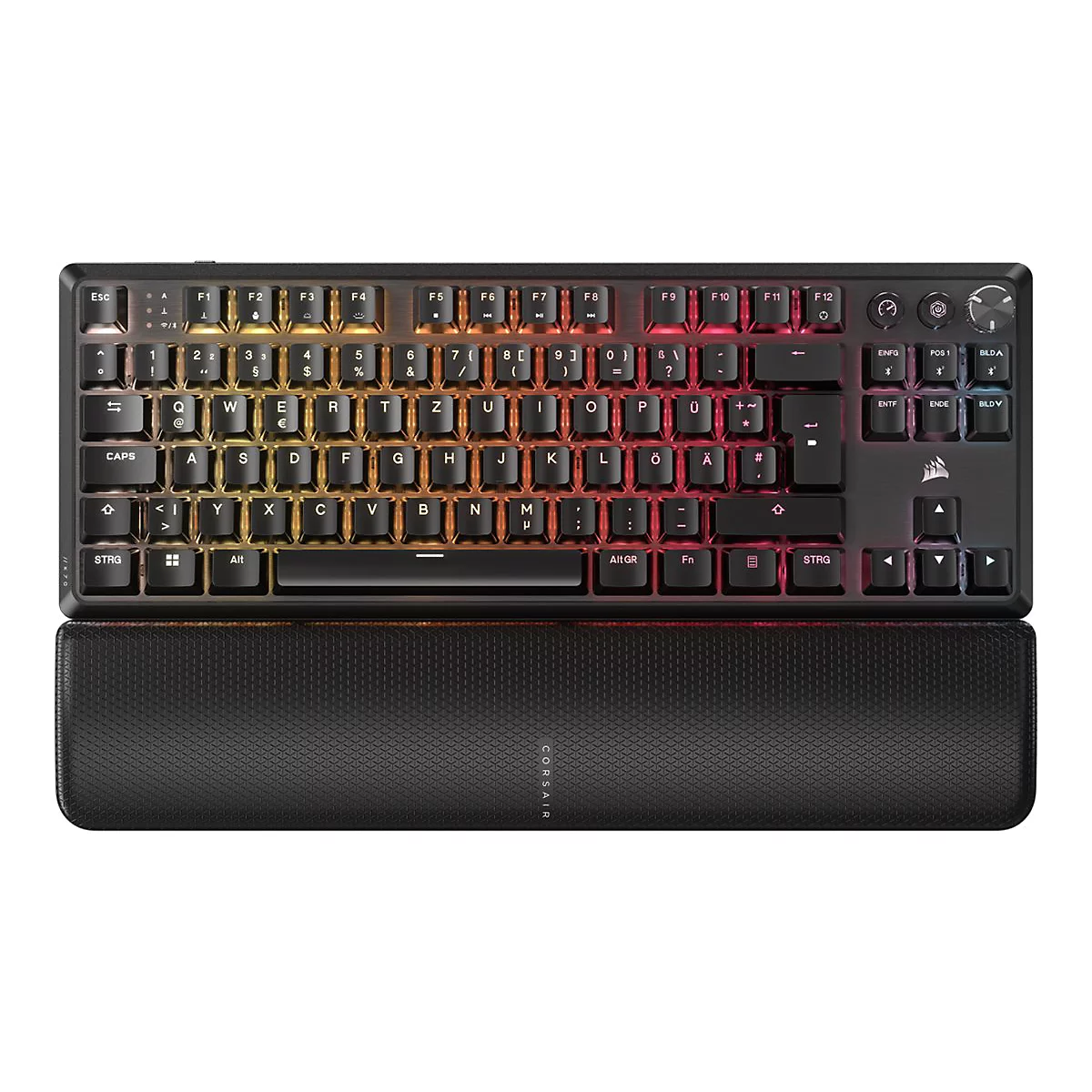 Schwarze mechanische Corsair Tastatur mit RGB-Beleuchtung und abnehmbarer Handballenauflage vor weißem Hintergrund.
