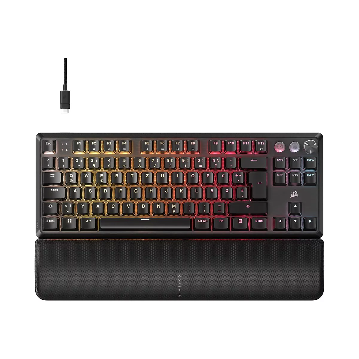 Schwarze mechanische Corsair K70 RGB Gaming-Tastatur mit deutschem Layout, bunter Tastenbeleuchtung und magnetischer Handballenauflage.