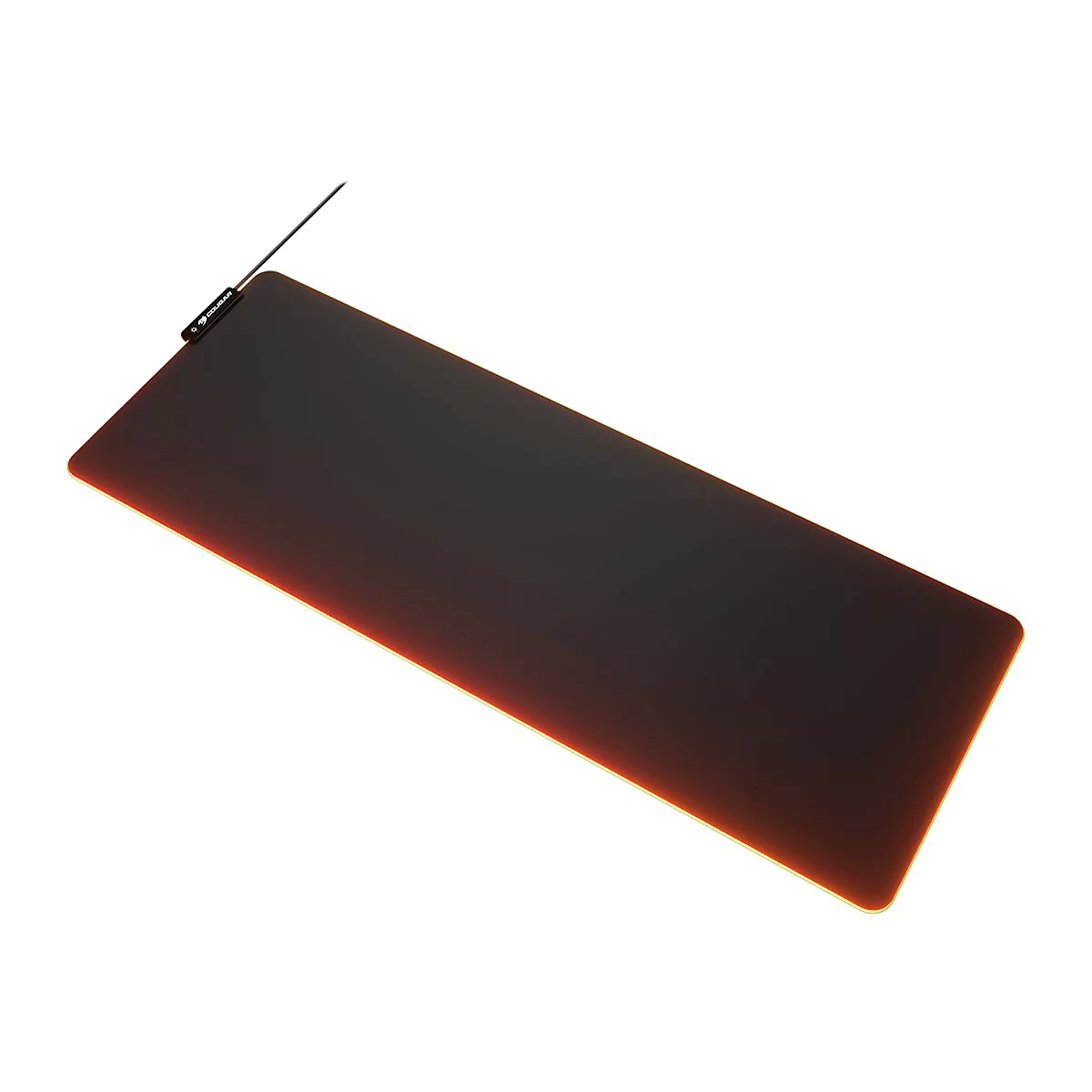 Rechteckige, schwarze Gaming-Mausunterlage mit orangenem Rand. Oben links Logo von Cougar.