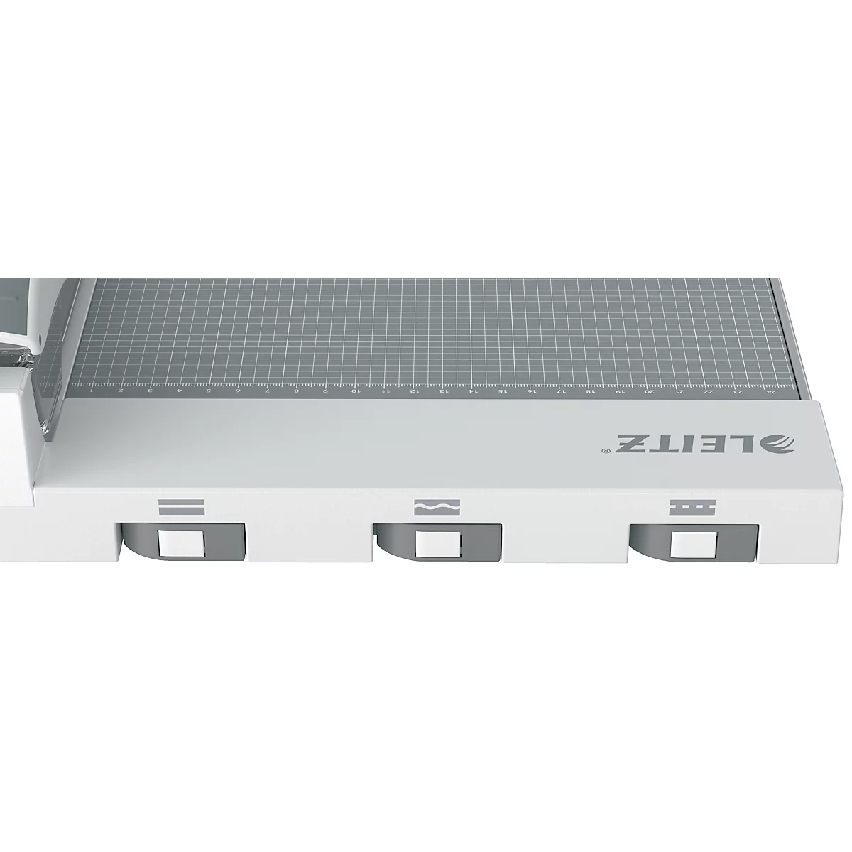 Gros plan sur une massicot blanche avec une surface de coupe grise et le logo Leitz.