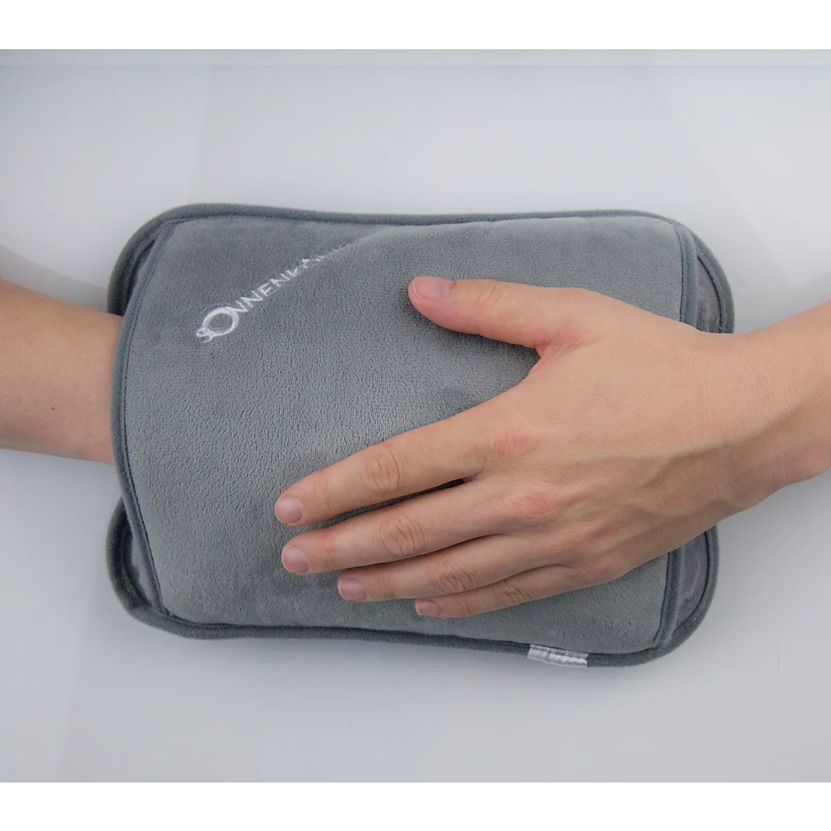 Coussin chauffant JERRY, 360 W, jusqu'à 6 h, temps de chauffe court, utilisable sans fil &amp; sans recharge, L 260 x l 190 x H 50 mm, avec station de recharge, velours, gris
