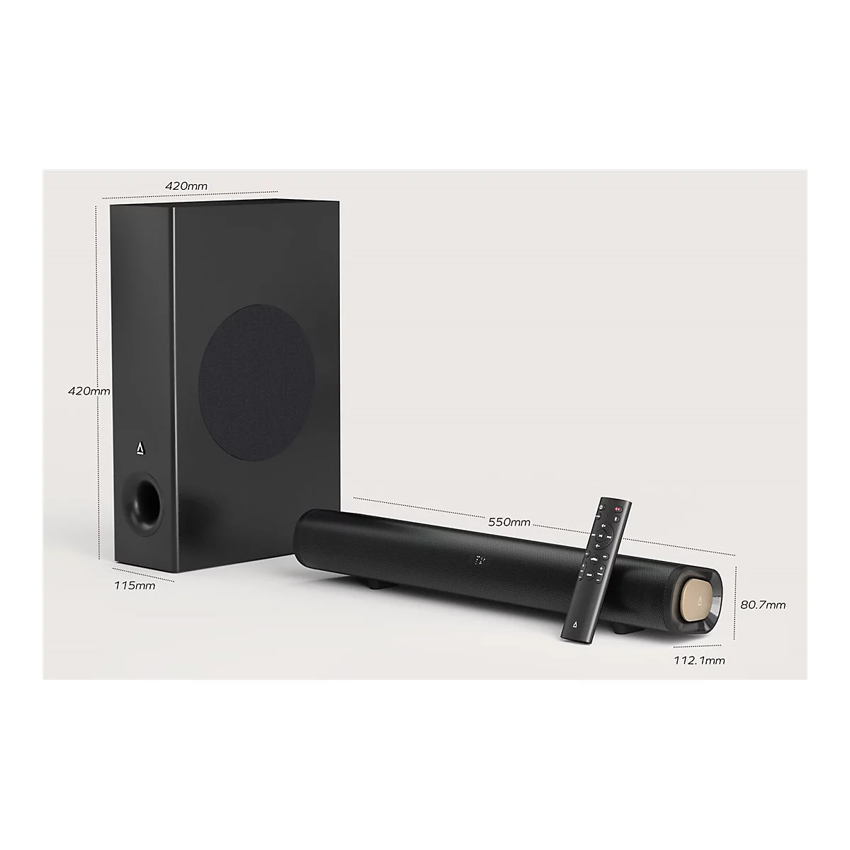 Schwarze Soundbar mit Subwoofer und Fernbedienung vor hellem Hintergrund mit Bemaßungsangaben.
