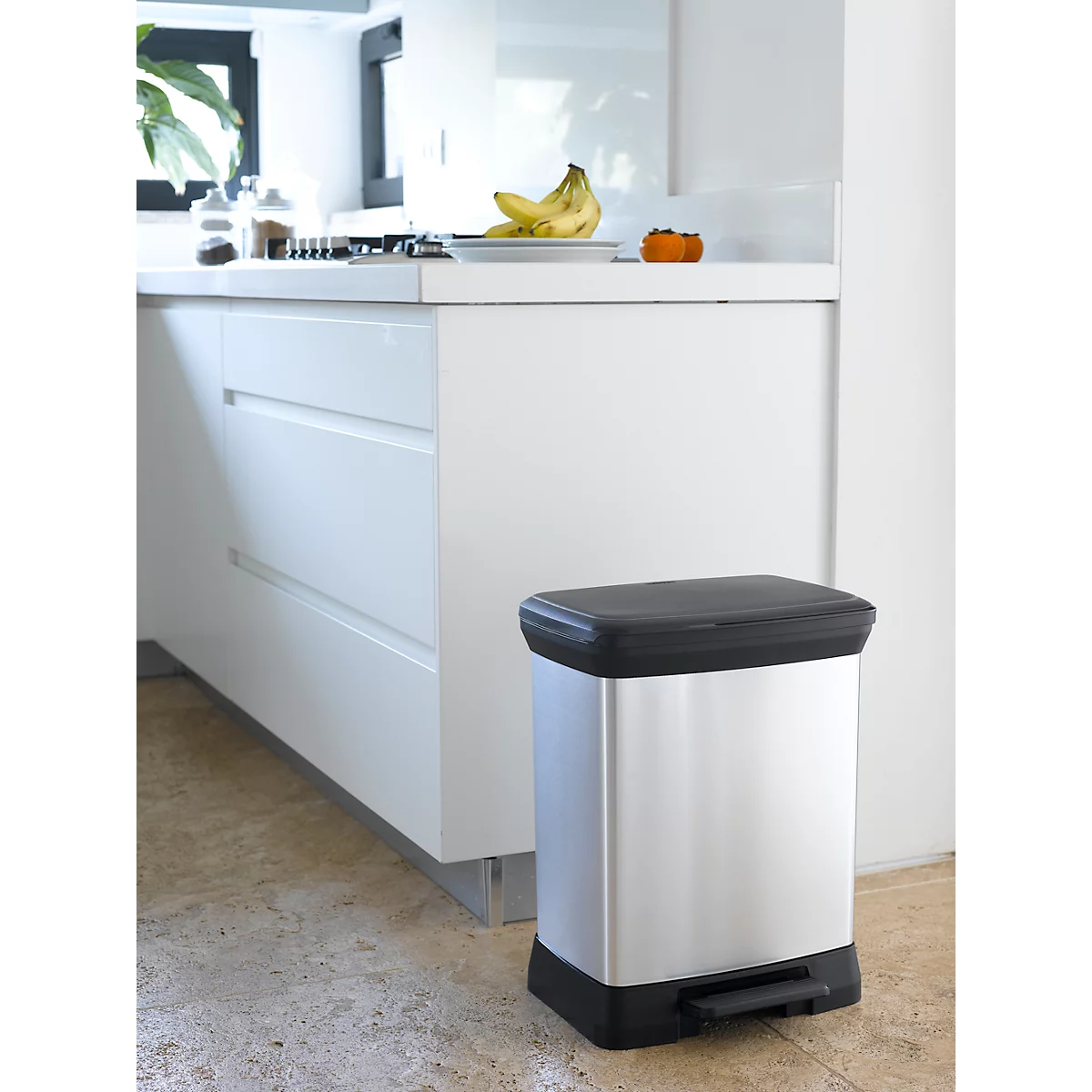 Curver Decobin pedaalemmer, 80 % gerecycled kunststof, metaallook, B 390 x D 290 x H 510 mm, 30 liter, zilver/zwart