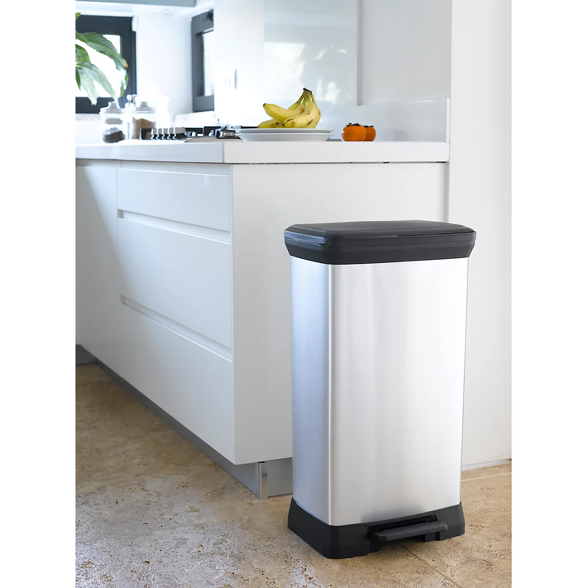 Curver Tritt-Mülleimer Decobin Duo, 2 x 23 Liter, 70 % Recycling-Kunststoff, Metalloptik, B 390 x T 290 x H 720 mm, silbern/schwarz