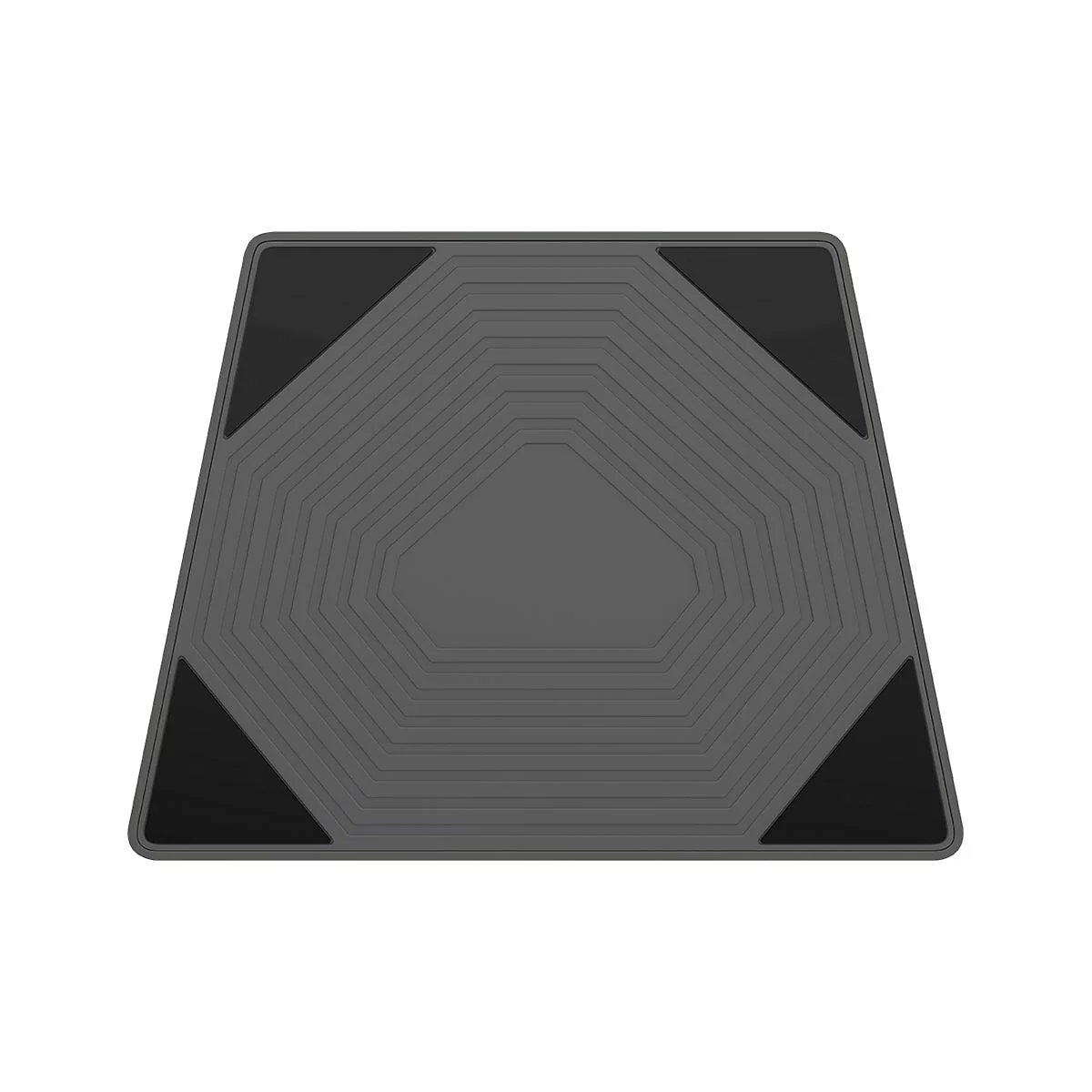 Graue, quadratische Matte mit schwarzen Dreiecken in den Ecken. Geometrisches Design mit erhabenen Linien in der Mitte.