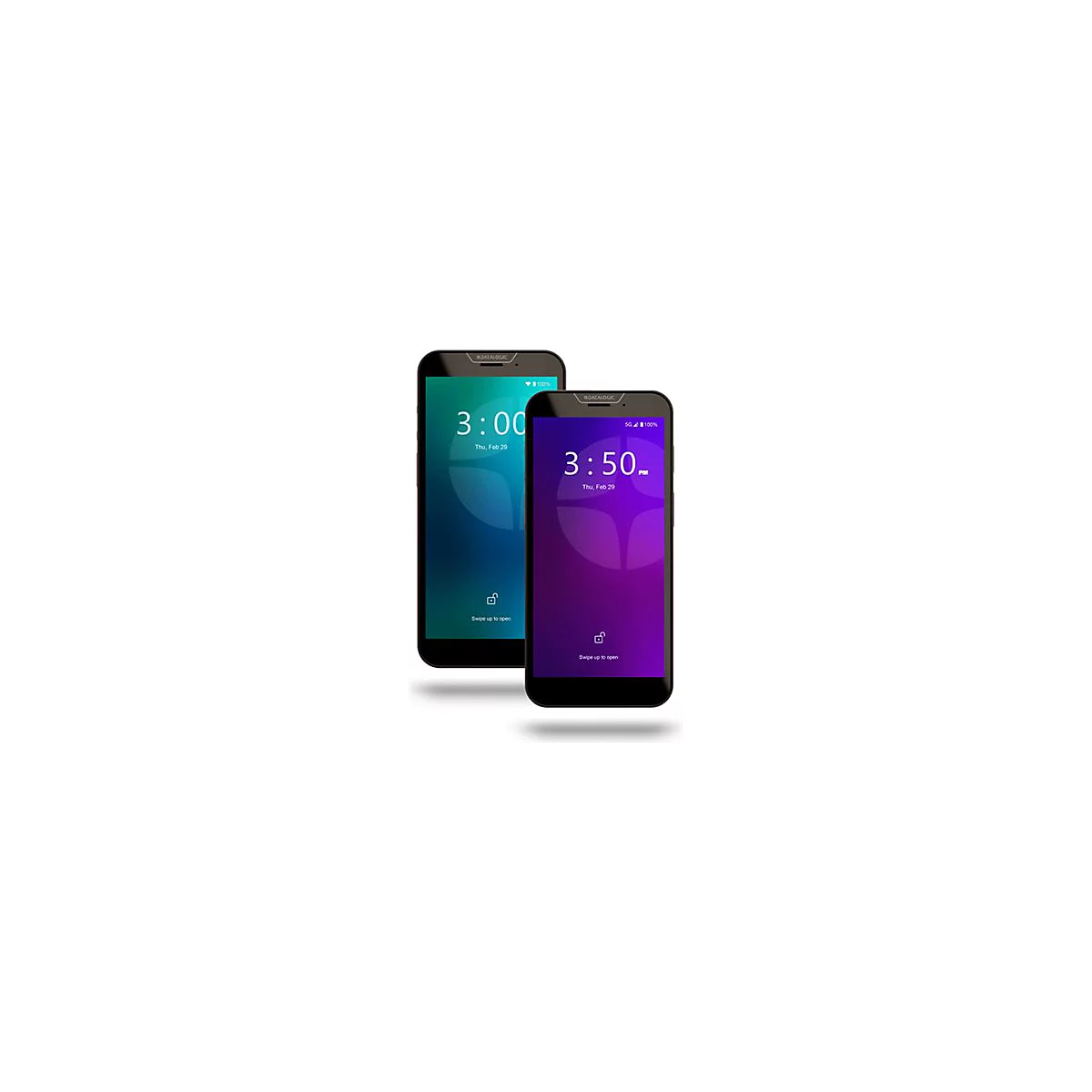 Zwei Smartphones nebeneinander mit unterschiedlichen Uhrzeiten und Hintergründen. Auf dem Bildschirm steht "Swipe up to open".