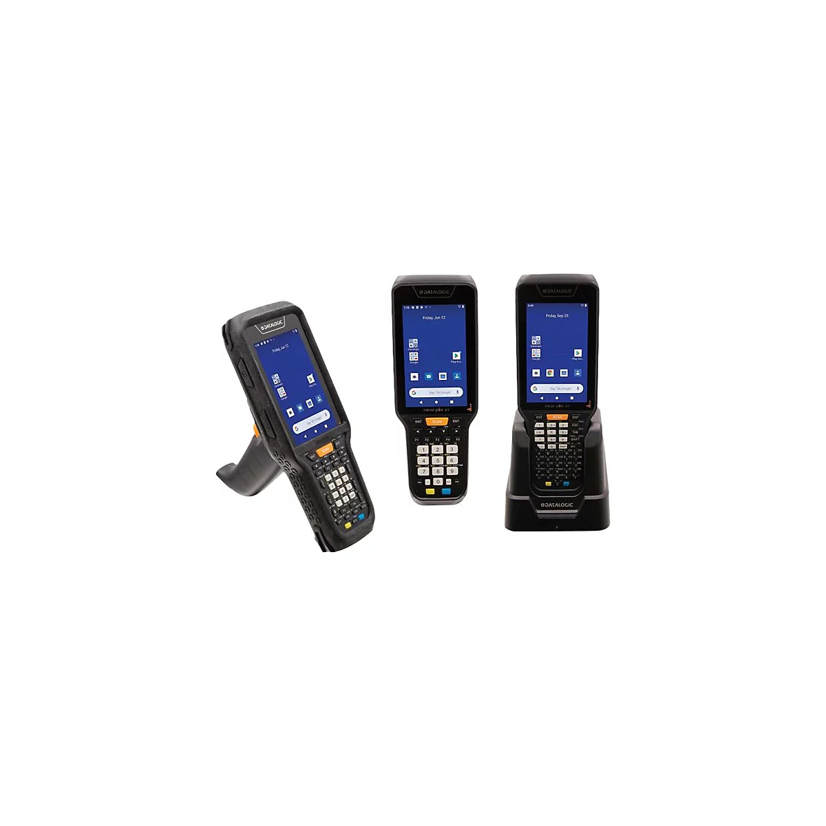 Drei Scanner in verschiedenen Positionen. Einer steht mit ausklappbarem Ständer, zwei in Ladestationen.