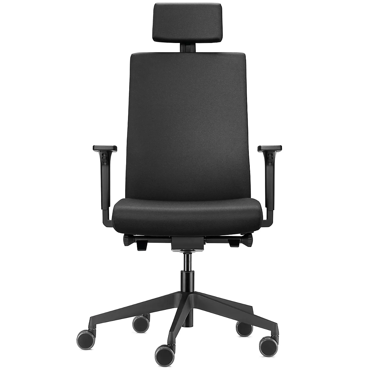 Schwarzer Bürostuhl mit Kopfstütze, Armlehnen und Rollen. Der Stuhl steht vor neutralem Hintergrund.