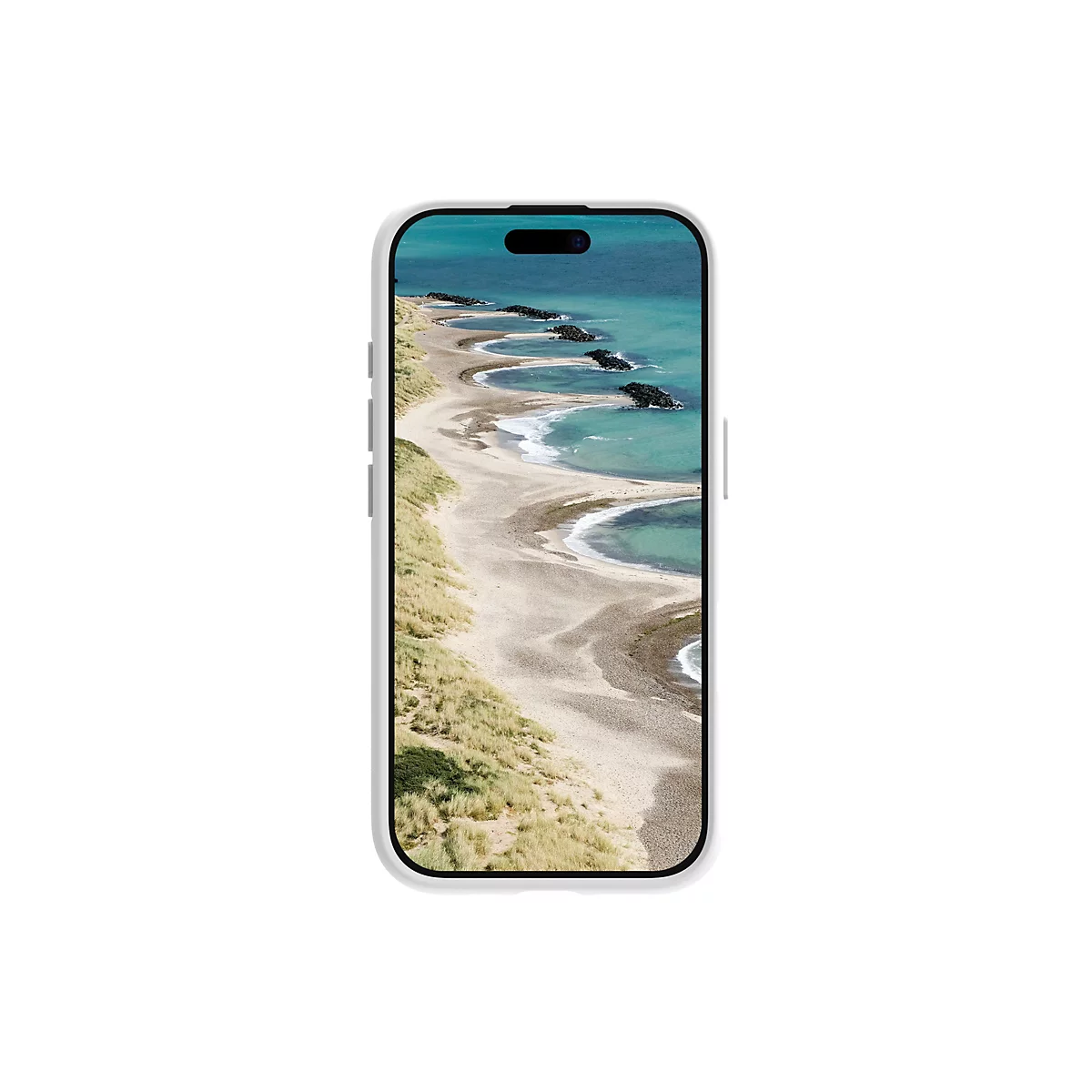 Smartphone zeigt Küstenlandschaft mit Meer, Strand, Dünen und Felsen. Das Handy ist vor weißem Hintergrund freigestellt.