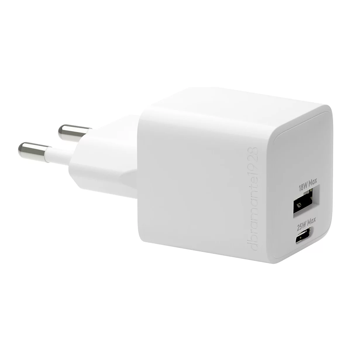 Weißes Ladegerät mit zwei USB-Anschlüssen. Der Stecker ist links, die Anschlüsse rechts. Auf der Seite steht "dbramante1928".