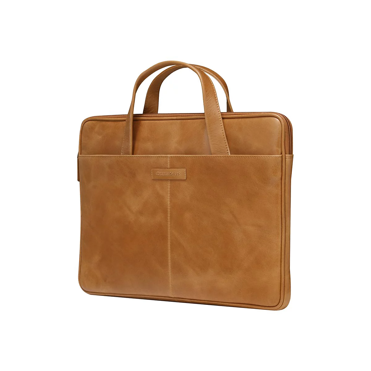 Eine hellbraune Ledertasche mit Henkeln und einer Fronttasche, „dramante1928“ Schriftzug.