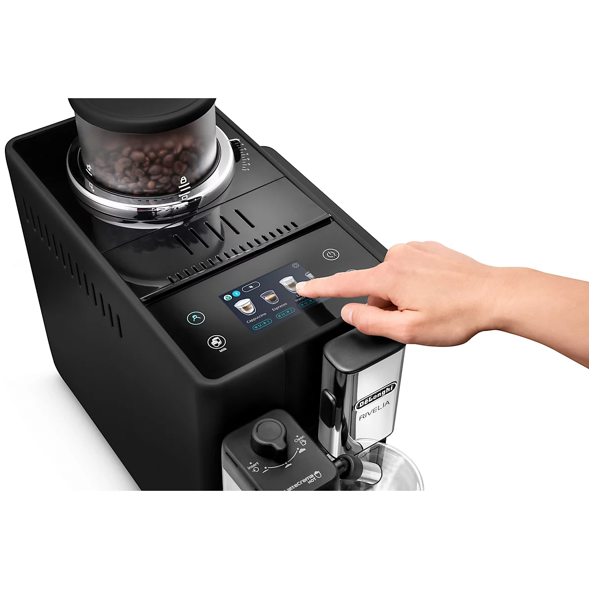 Schwarze Kaffeemühle mit Touchscreen. Hand berührt Touchscreen. Kaffeebohnen im Behälter.