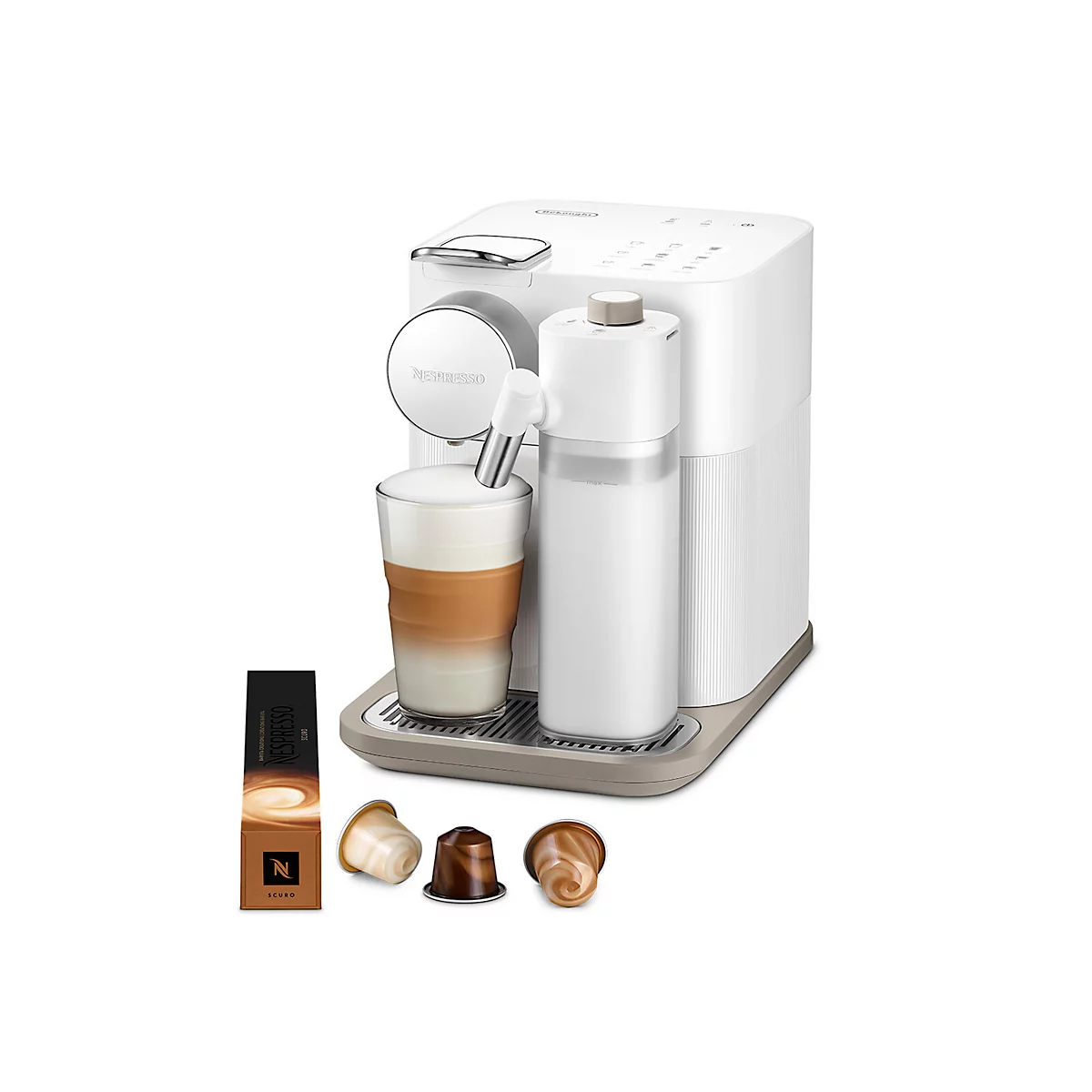 Weißer Kaffeevollautomat mit Milchaufschäumer und Cappuccinotasse. Dazu Kaffeekapseln und eine Packung Kaffeepads.
