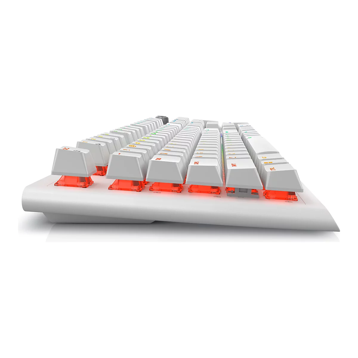 Nahaufnahme einer weißen mechanischen Tastatur. Die Tasten sind beleuchtet und rot unterlegt, mit farbigen Buchstaben und Symbolen.