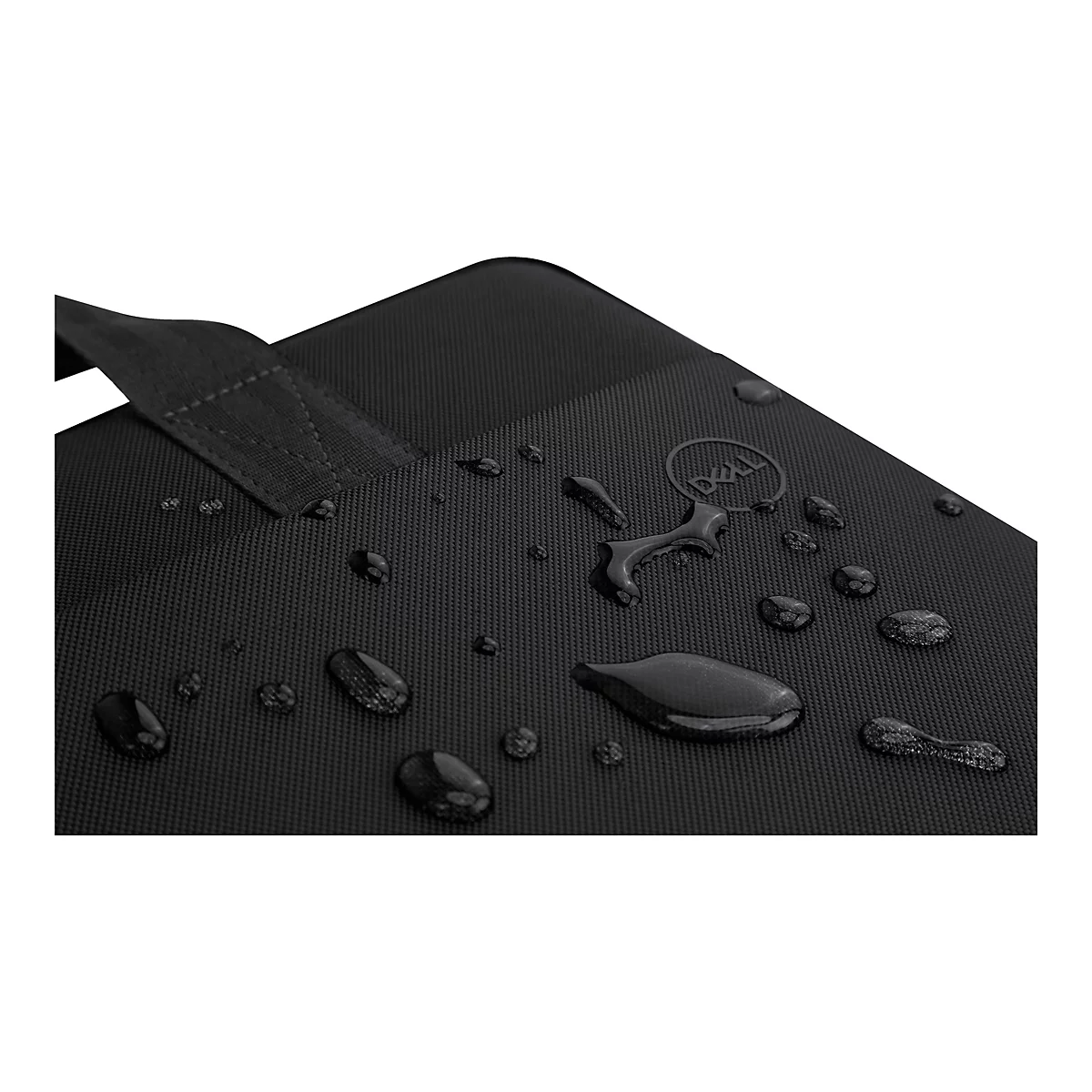 Nahaufnahme einer schwarzen Laptop-Tasche mit Wassertropfen und Dell-Logo. Stofftasche mit Henkel.