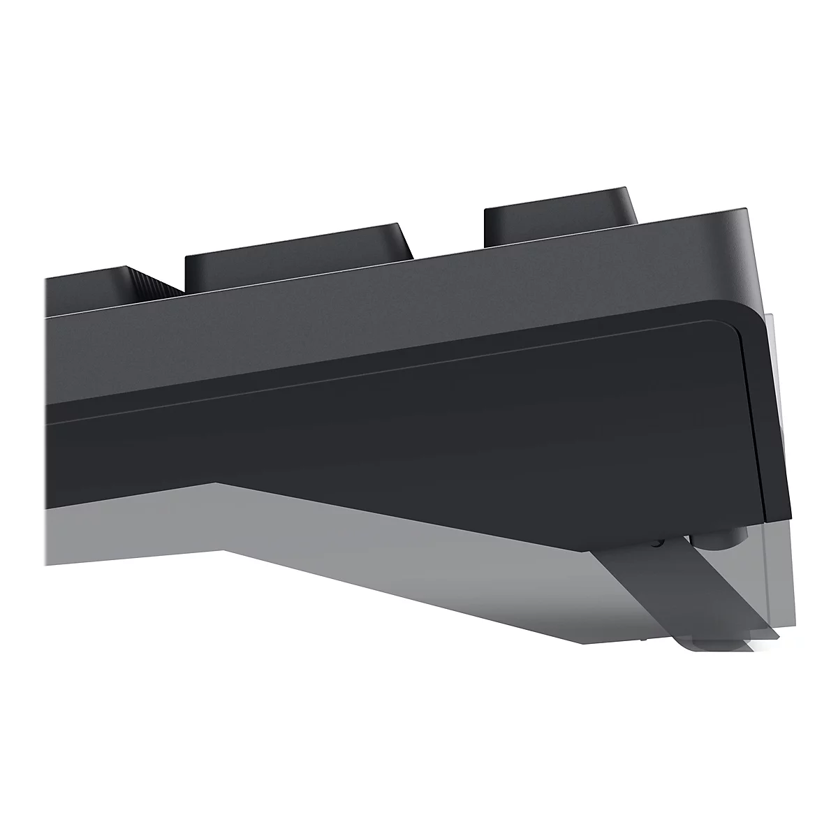 Nahaufnahme einer schwarzen Tastatur. Im Vordergrund sind Tasten und ein Teil der Unterseite zu sehen.