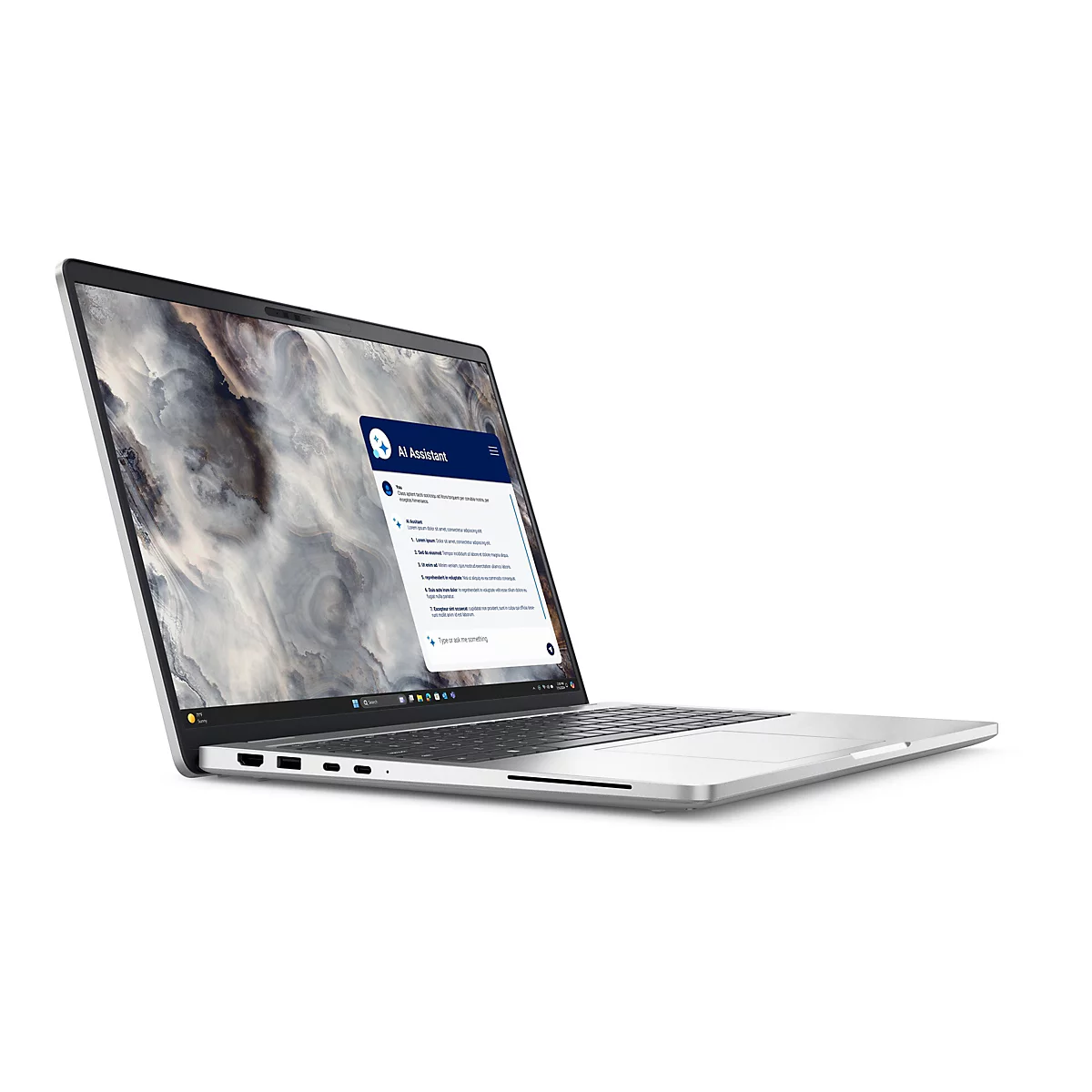 Ein silberner Laptop, auf dessen Bildschirm eine AI-Assistent-App geöffnet ist, vor weißem Hintergrund.