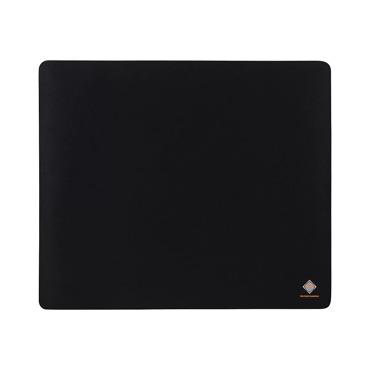 Tapis de souris rectangulaire noir avec des coins arrondis. Un logo avec le texte : DELTACO GAMING est situé en bas à droite.