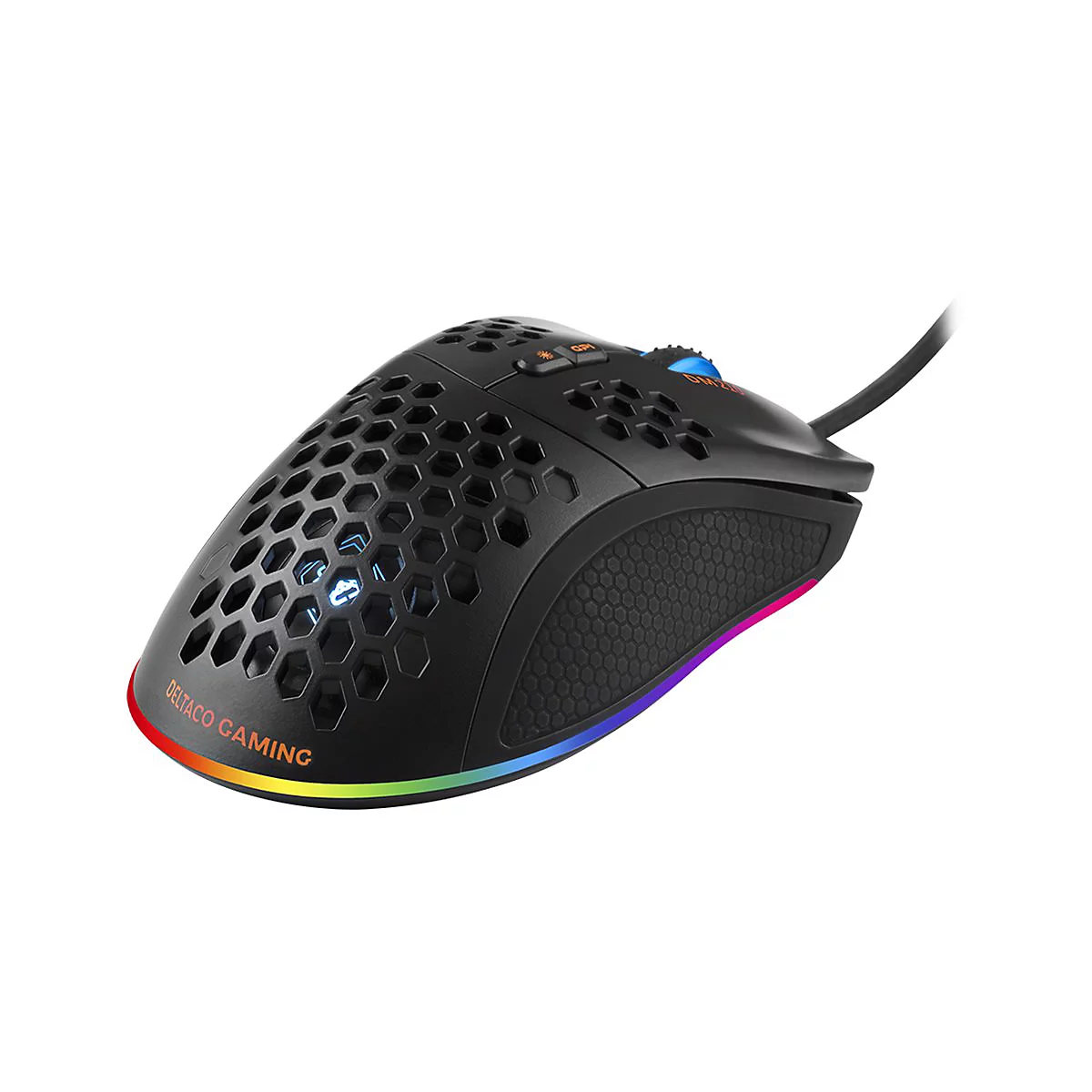 Schwarze Gaming-Maus mit Wabenmuster-Gehäuse, RGB-Beleuchtung und Kabel, auf weißem Hintergrund.