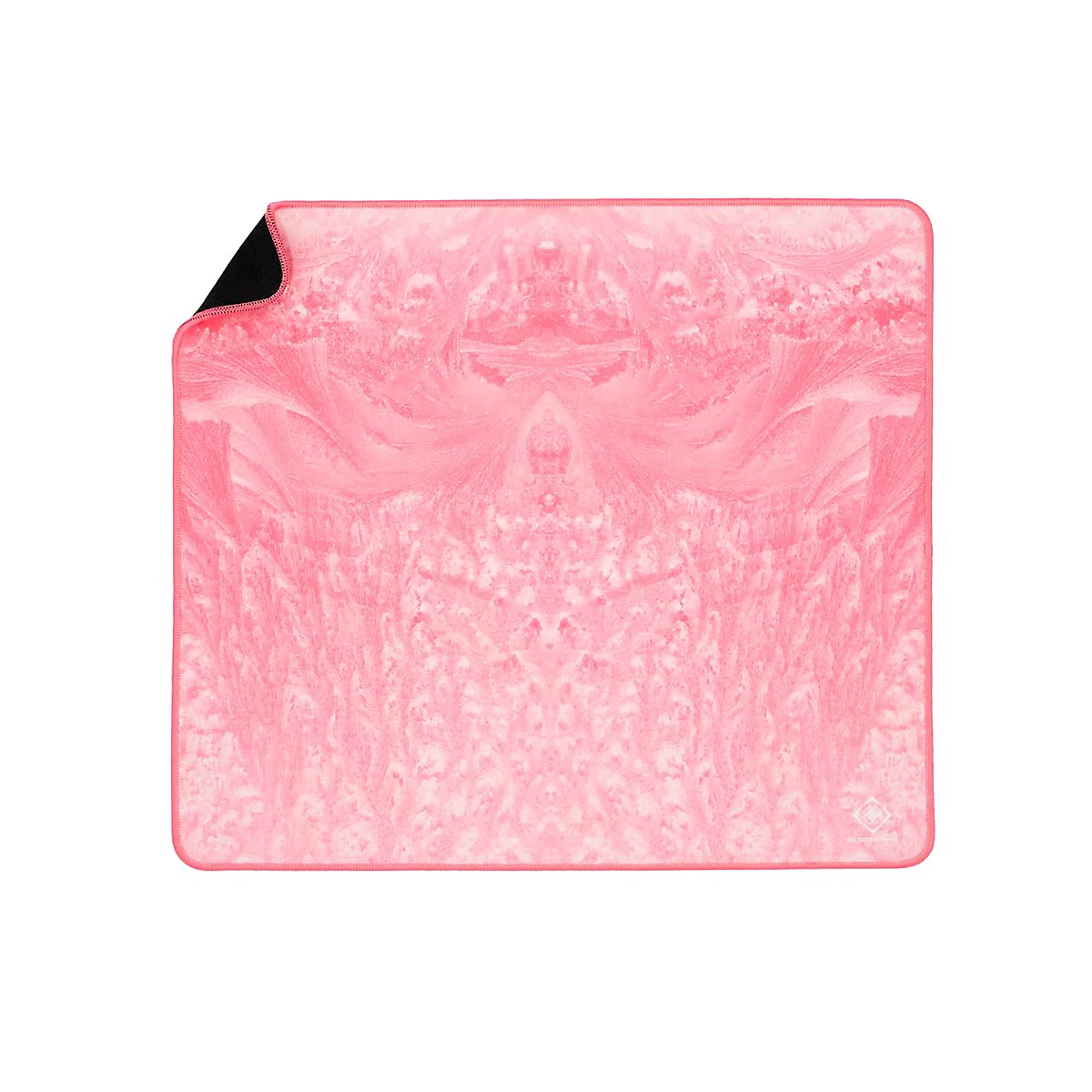 Quadratisches Mauspad in Rosa mit weißem, frostähnlichem Muster und umgeschlagener schwarzer Ecke.