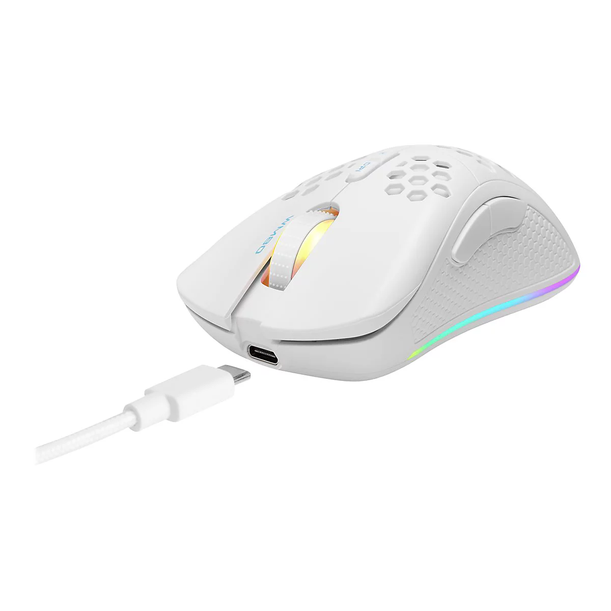 Weiße Gaming-Maus mit Wabenmuster wird über ein USB-C-Kabel aufgeladen.