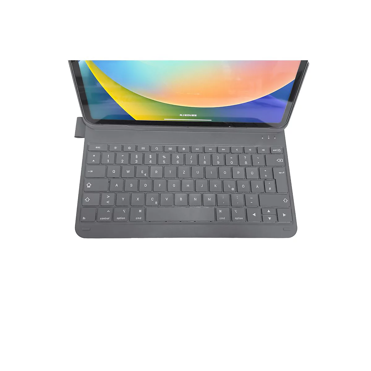 Dunkelgraue Tastatur, die an ein Tablet angeschlossen ist. Auf dem Bildschirm sind Farbverläufe in Gelb, Blau und Lila zu sehen.