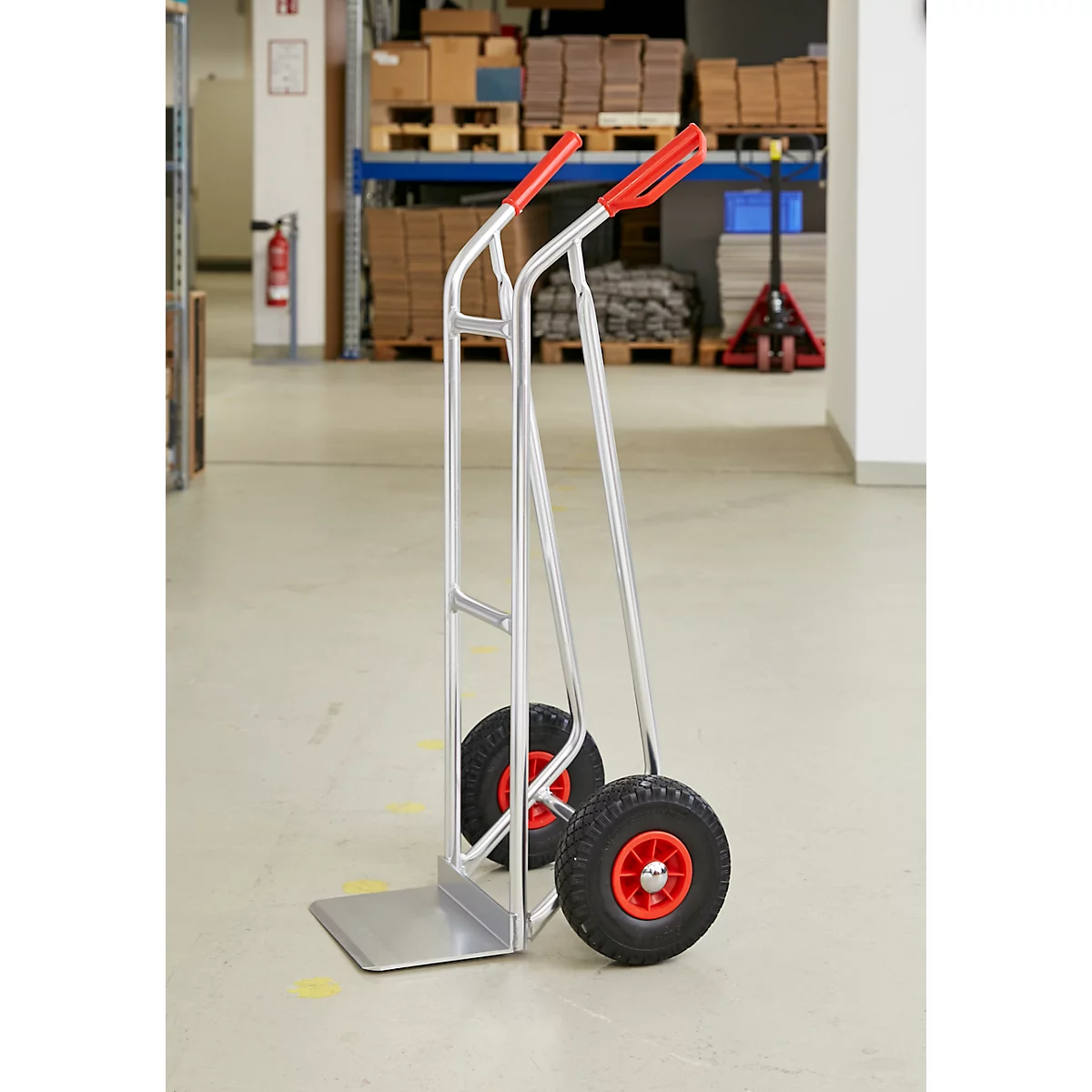 Diable en aluminium Select 2132A/150, avec poignées et arceau de sécurité, roues en polyuréthane, bavette L 300 x P 210 mm, jusqu'à 150 kg