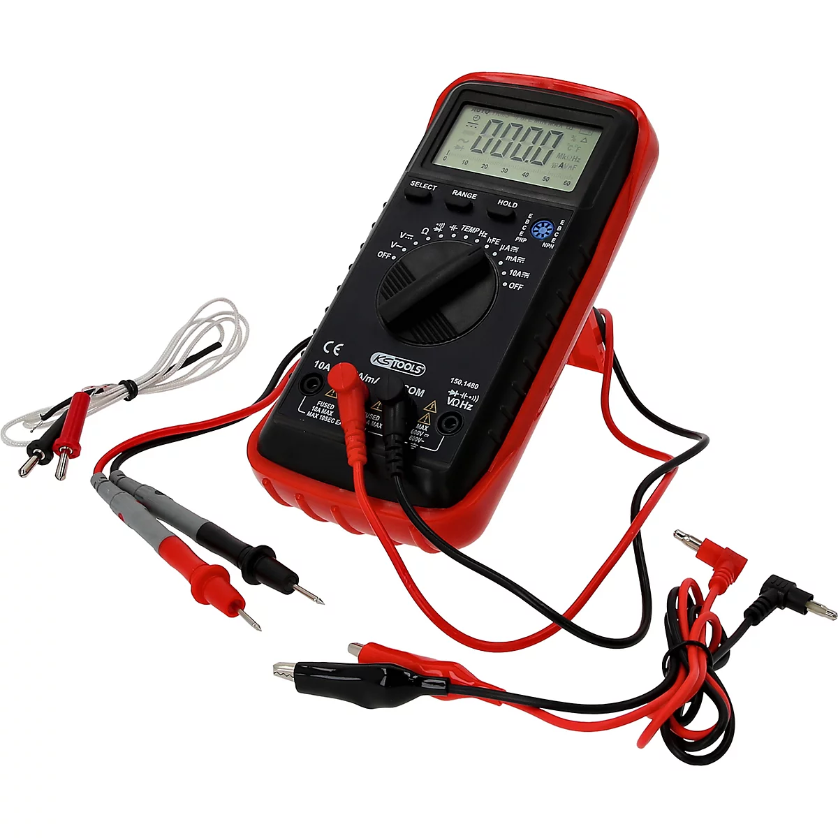 Schwarzes Multimeter mit rotem Rahmen, Digitalanzeige und Messleitungen. Messgerät auf weißem Grund.