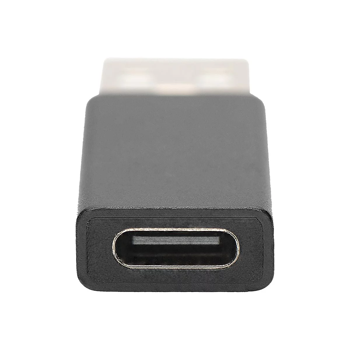 Gros plan d'un adaptateur USB-C noir avec intérieur argenté.