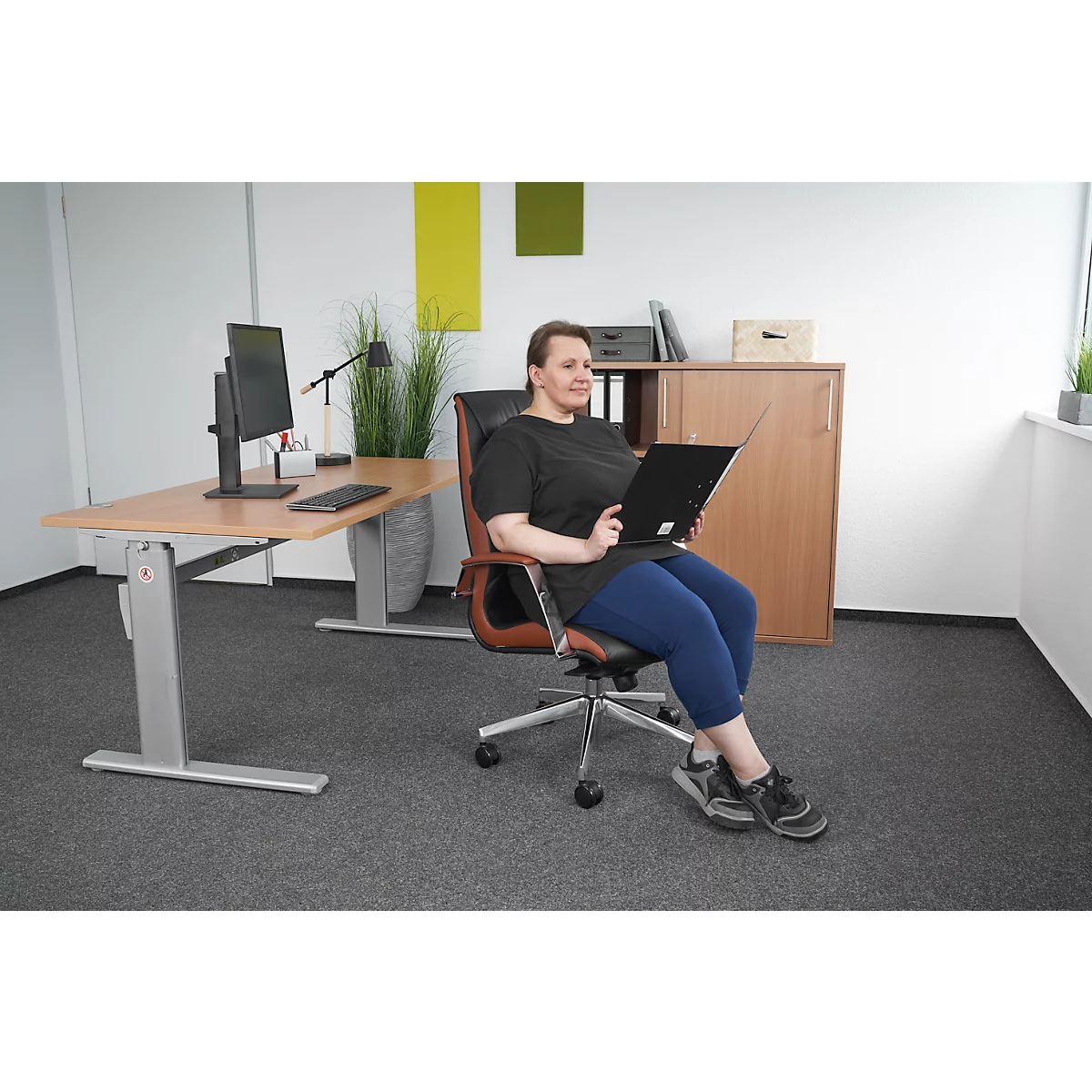 Directiestoel WAVE, met armleuningen, zwart/bruin