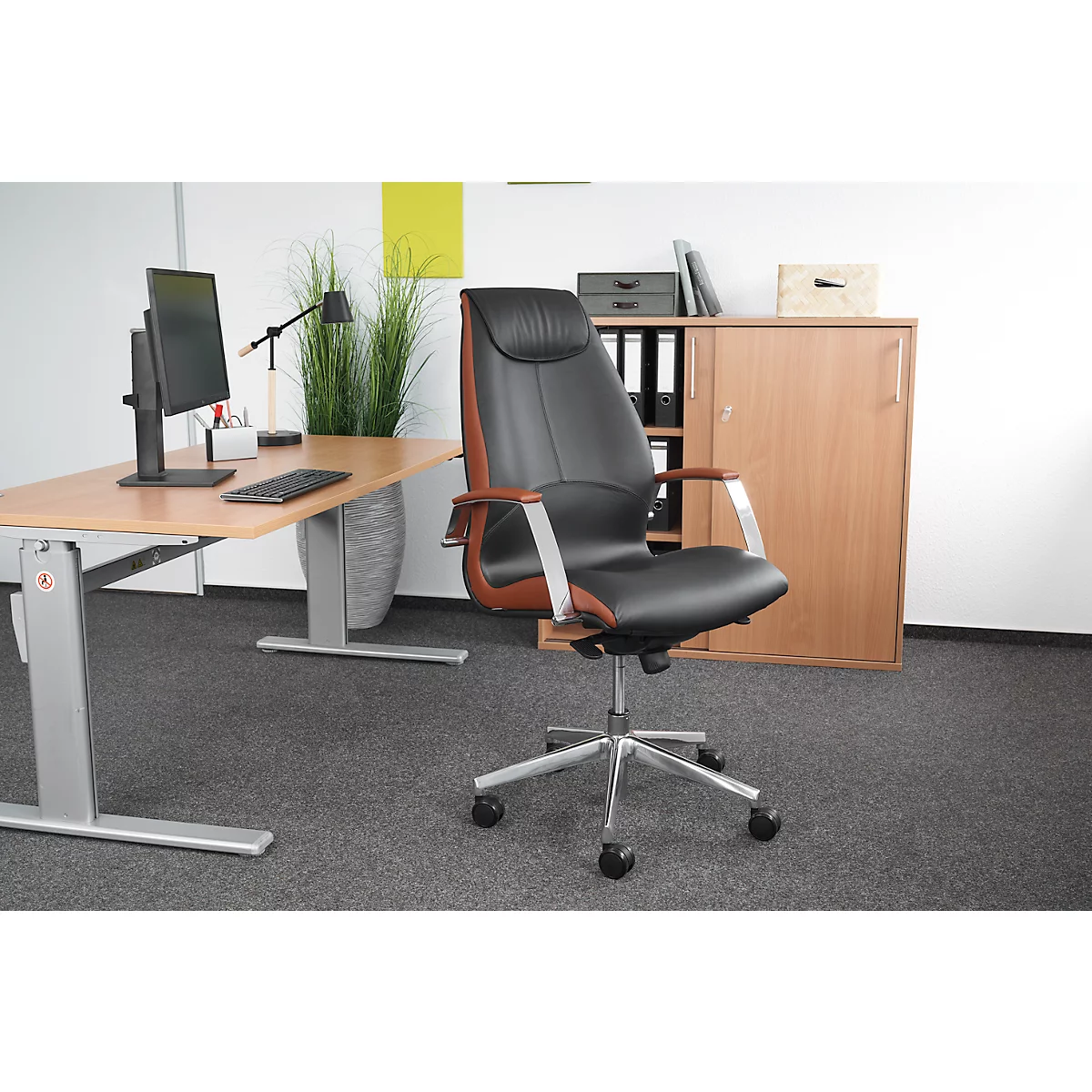 Directiestoel WAVE, met armleuningen, zwart/bruin