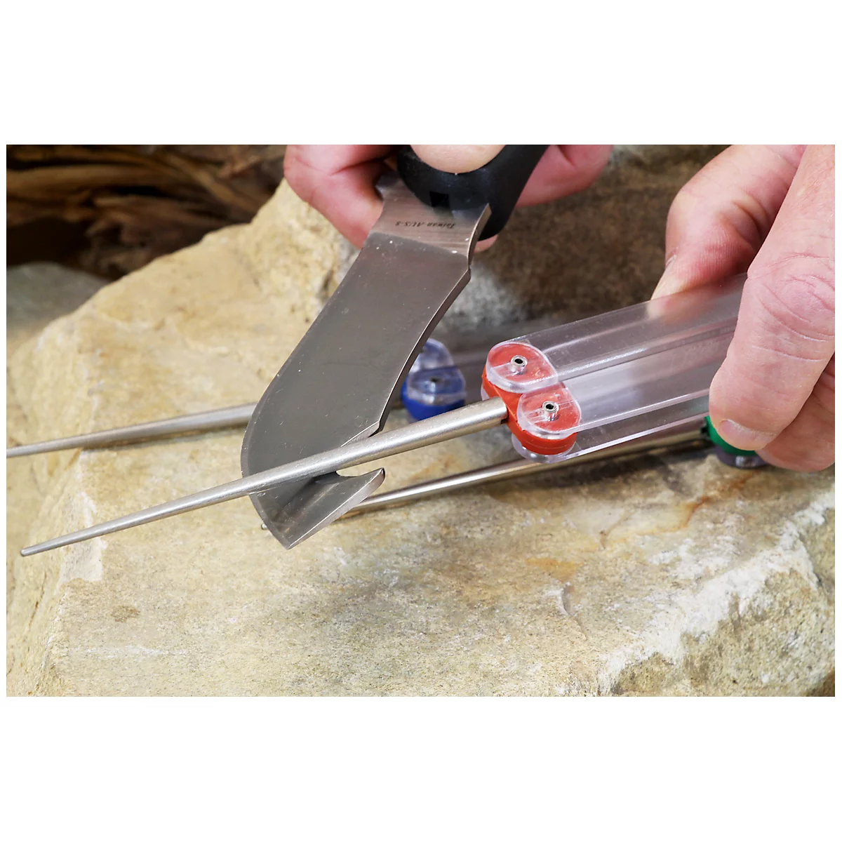 DMT Diamantschärfer DiaFold, für Wellenschliff-Messer, konisch, fein 25 µ, Sägezahnung, trocken & mit Wasser verwendbar, Klappgriffe, L 112,5 mm, rot