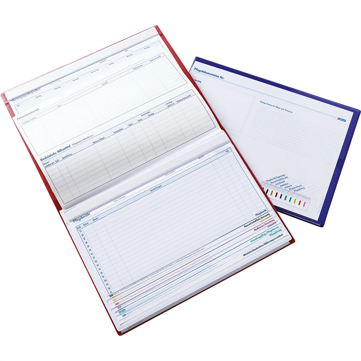 Un classeur rouge avec des pages ouvertes remplies de tableaux et de lignes. À côté, un classeur bleu.