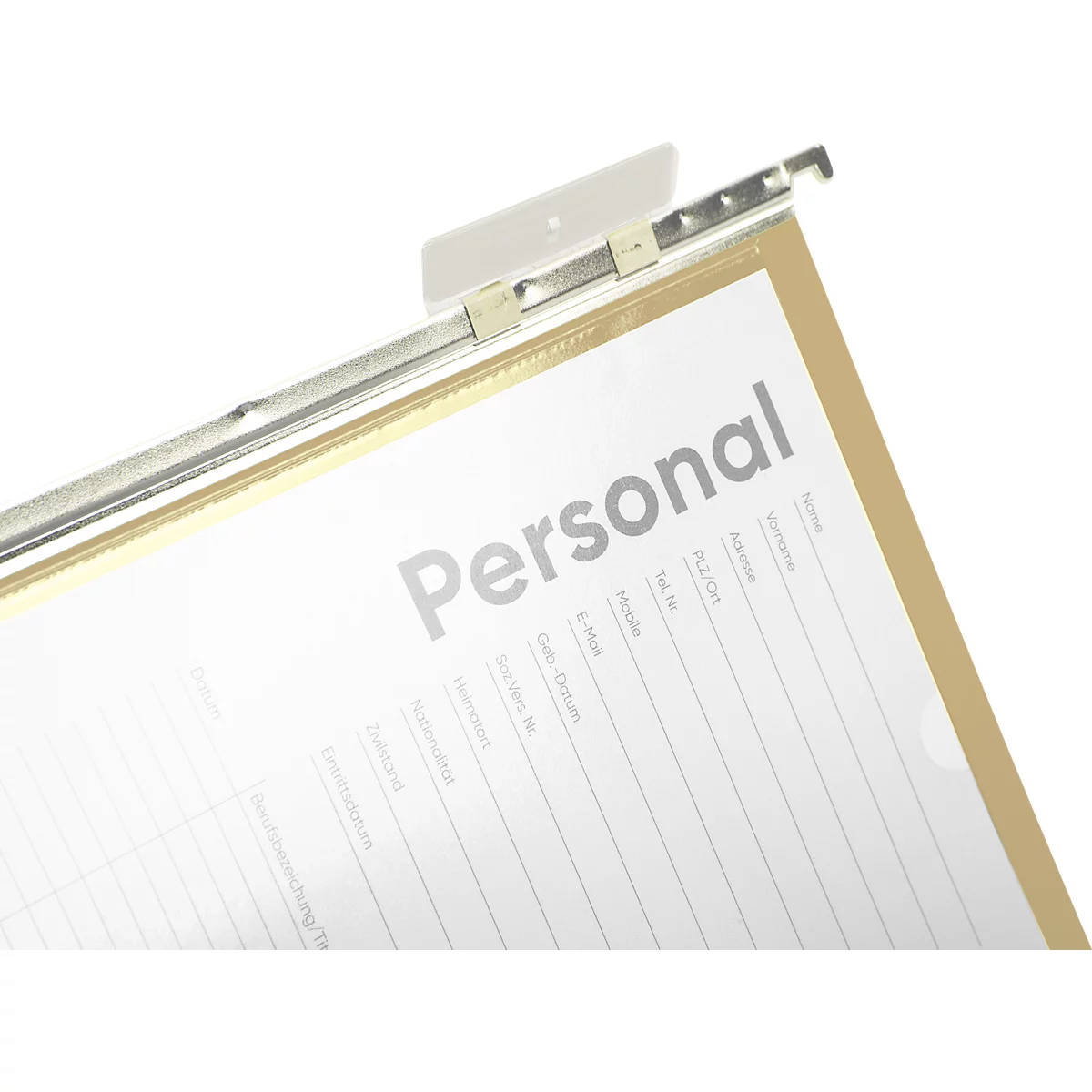 Gros plan d'un dossier portant la mention "Personnel", fixé avec une pince.
