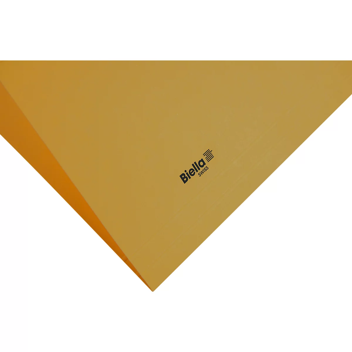 Gros plan sur une feuille de papier orange avec le texte 'Biella Swiss'.